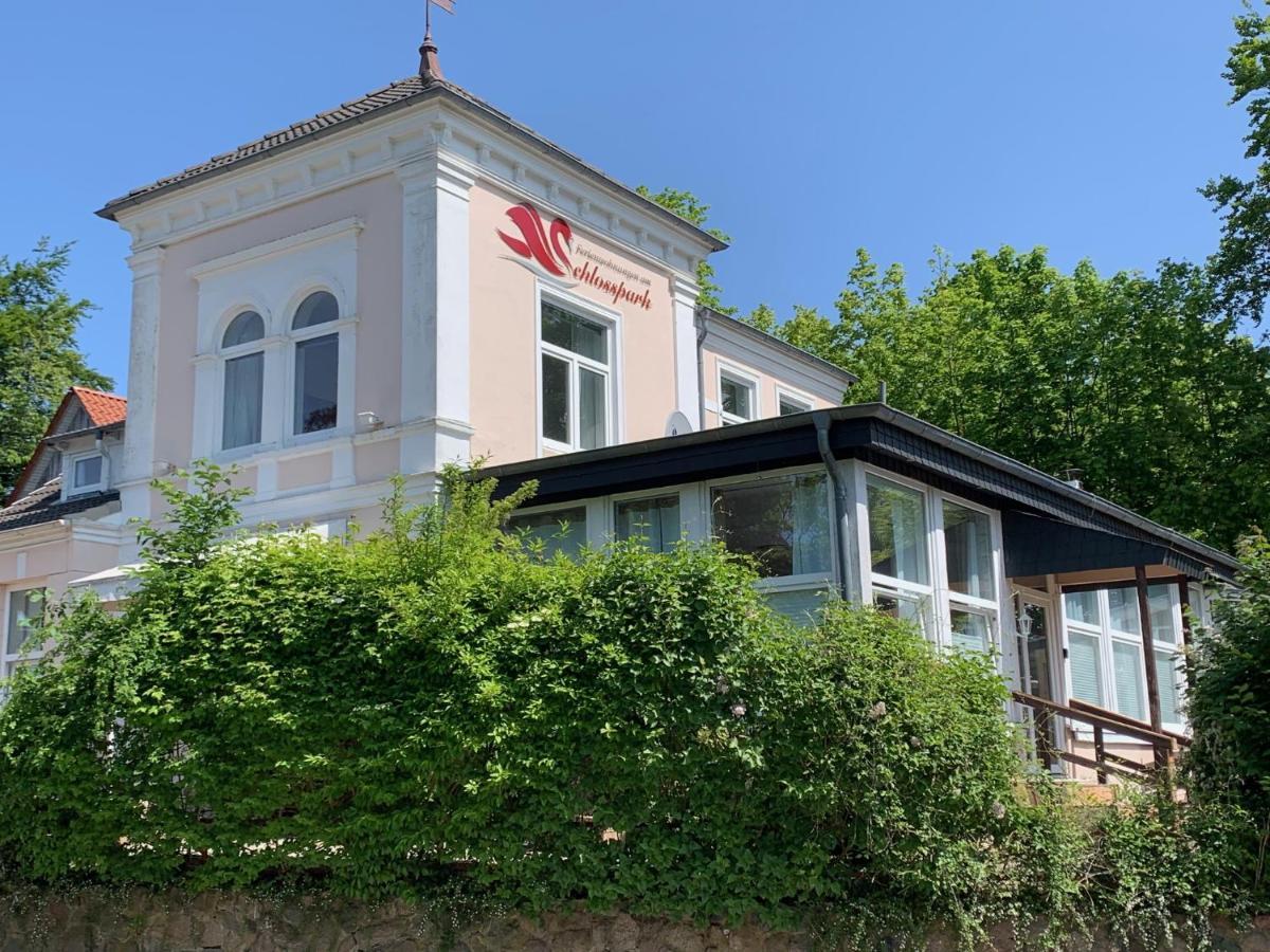 Апартаменты Am Schlosspark - App Ostsee-Perle Глюксбург Экстерьер фото